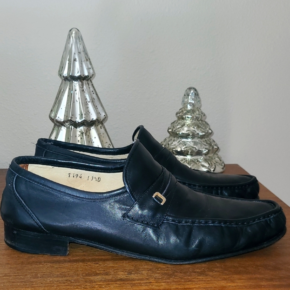 Salvatore Ferragamo Mens Black Loafers